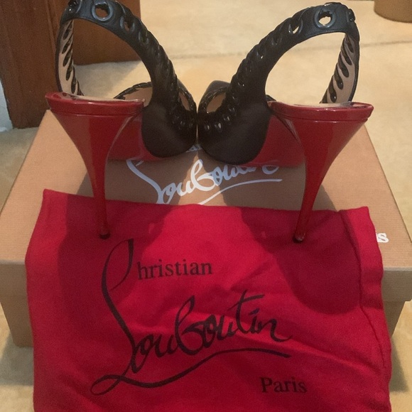 Gorgeous Louboutin red bottom heels ๐ ๐ - Picture 3 of 6